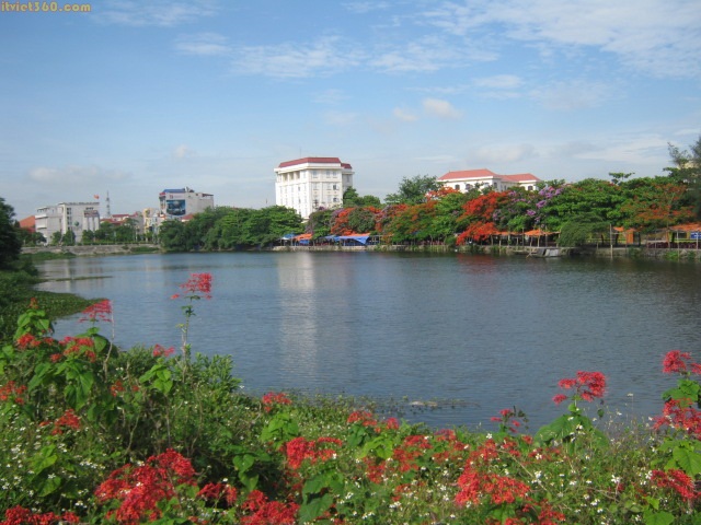 Hình ảnh đẹp về Ninh Bình - danh lam thắng cảnh, Hồ Máy Xay ở trung tâm Tp Ninh Bình