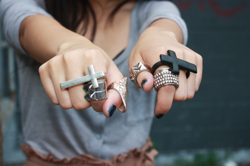 Stack Em Up How To Wear Multiple Rings Tangles And Chains Creating A Pattern Another Way To Wear Multiple Rings