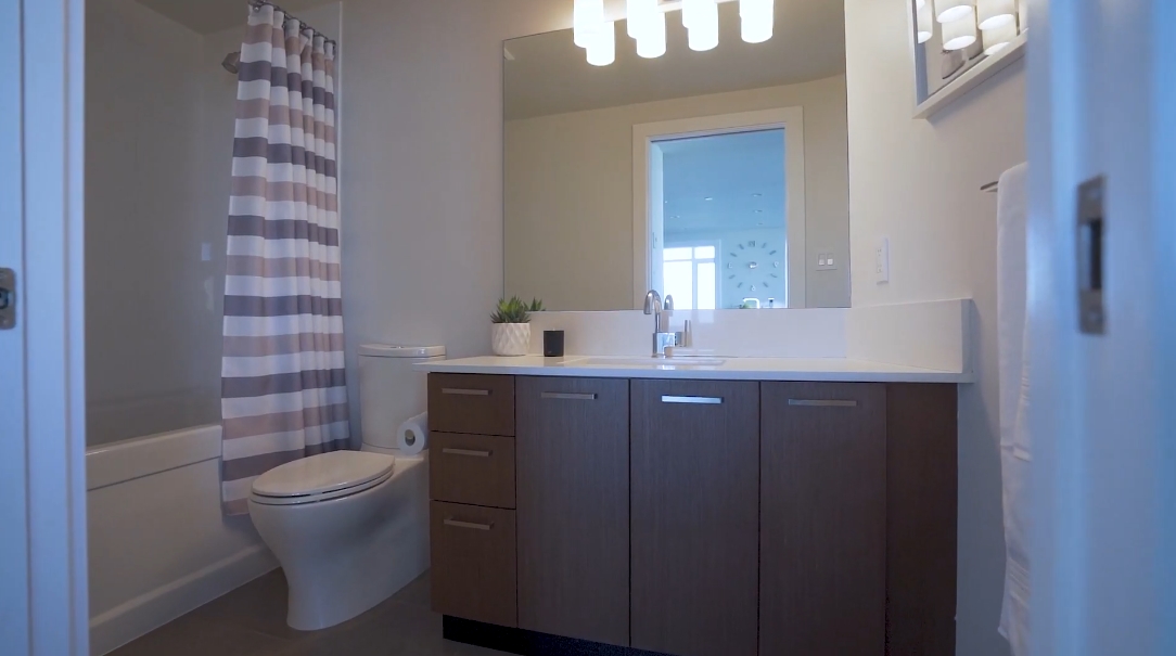 15 Photos vs. 1372 Seymour St #2203, Vancouver Interior Design Luxury Condo Tour