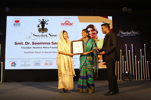 Prestigious Award “SAARTHAK NAARI” Confered to Dr Seema Saadikha Prestigious Award “SAARTHAK NAARI” Confered to Dr Seema Saadikha