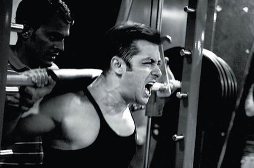 Photos: Salman Khan In Gym