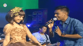 Lirik Lagu Semalam Turun Hujan - Gerry Mahesa Feat Tasya