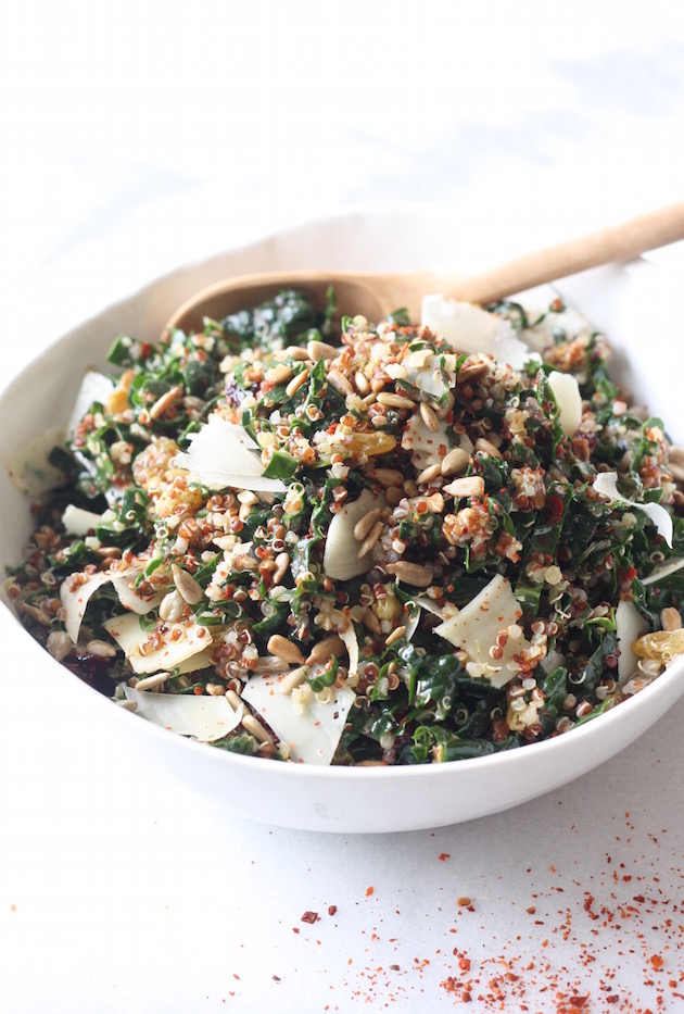 Kale & Quinoa Salad with Lemony Vinaigrette recipe by SeasonWithSpice.com