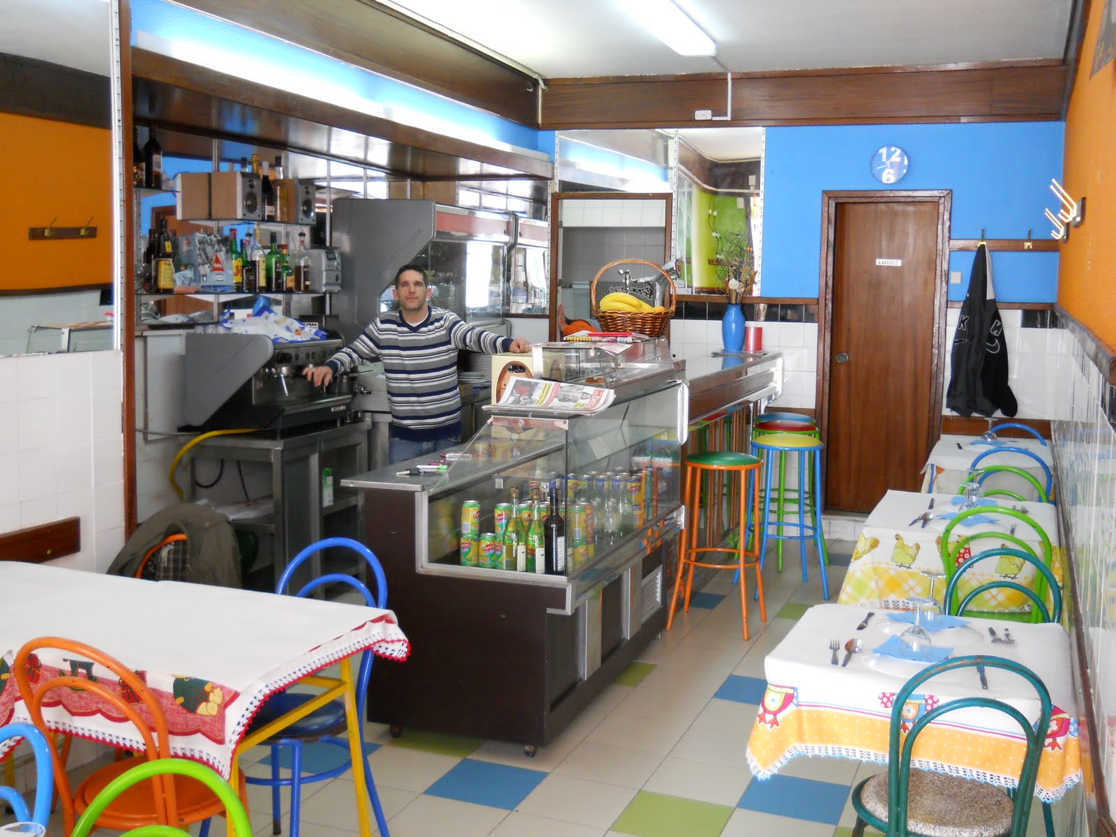 Empresas / Firmas / Negócios Reabriu o snackbar‘Tropical’