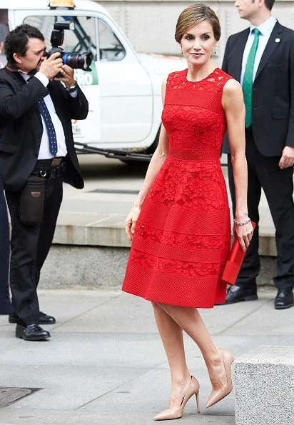 Queen Letizia wore Carolina Herrera lace dress from Fall 2016 collection. Queen Letizia wore Prada Pointy Toe Pump and carried satin clutch