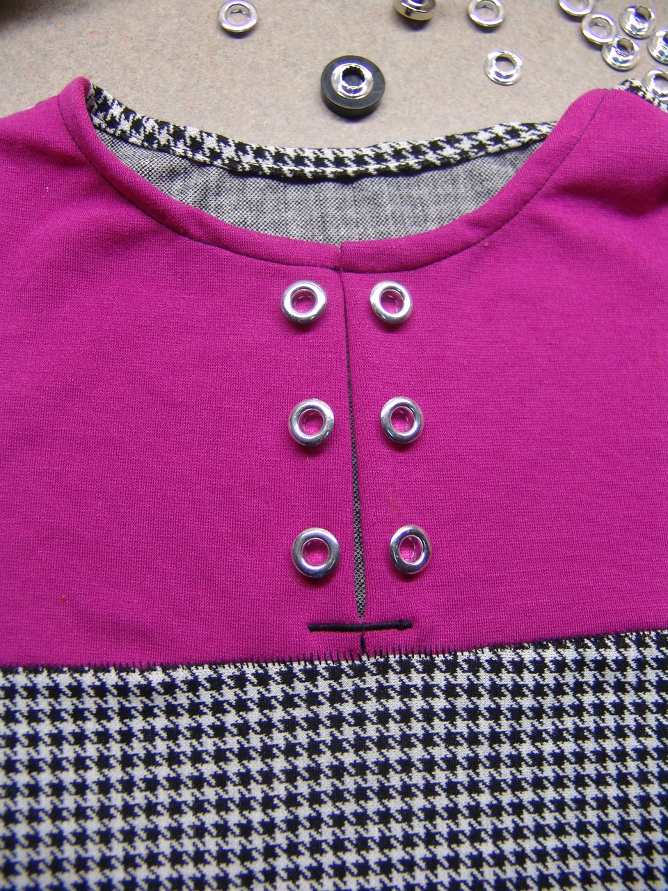 Creation Elation Putting in Grommets