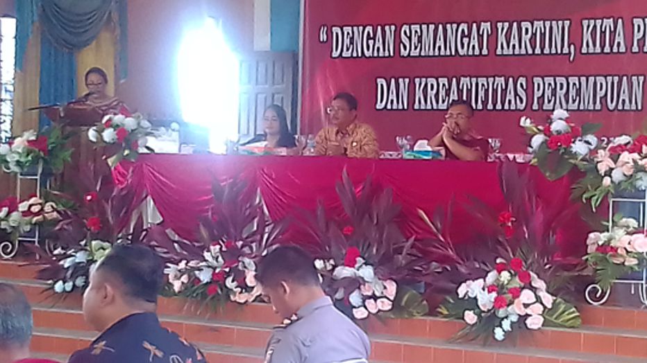 Sekadau Peringatkan Hari Kartini yang Ke-138 Peringatan hari kartini ke-138,Tahun 2017. Dengan Tema "Dengan Semangat Kartini, Kita Perkuat Daya Cipta Dan Kreatifitas Perempuan Masa Kini"