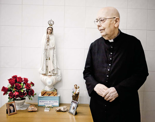 Resultado de imagem para "Um exorcista conta-nos"