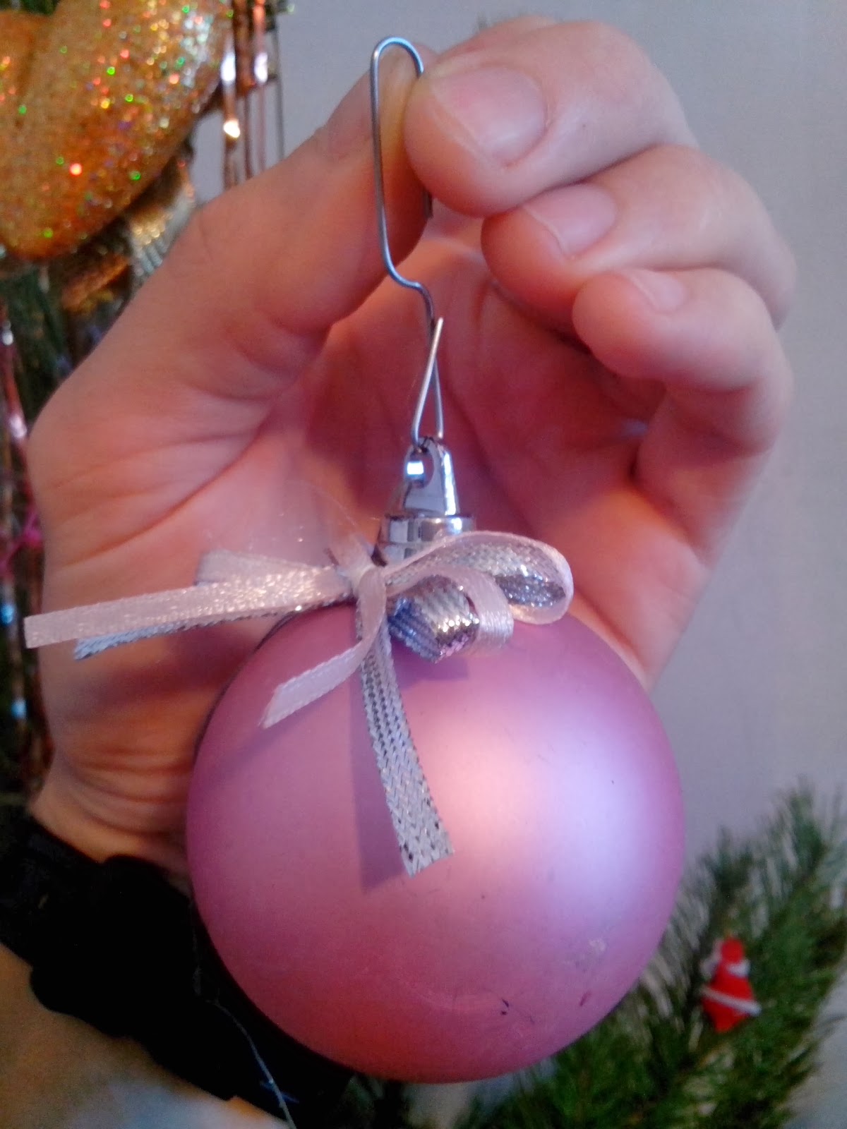 елочный шар. шарик новогодний. подвес для елочных игрушек. елка бронзовые шары. крепление для елочных игрушек.