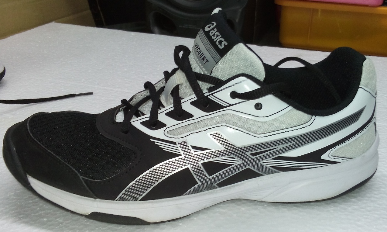 kasut badminton asics