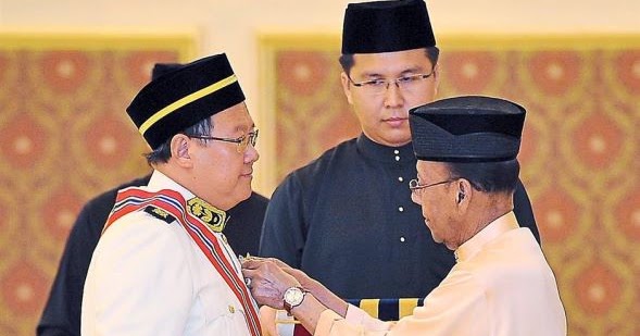 Voice of Reason:::Roger Tan: 131 receive awards from King