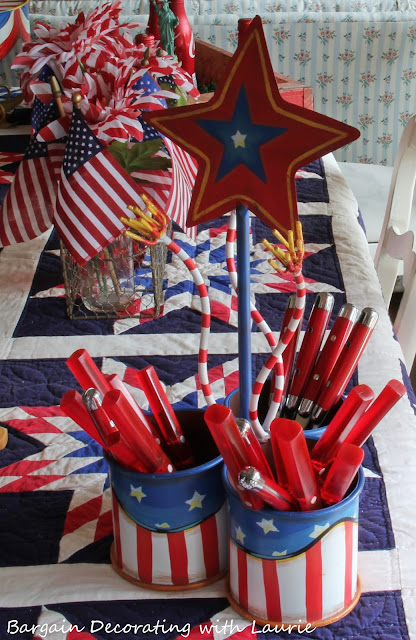 Red White & Blue Table-Bargain Decorating with Laurie
