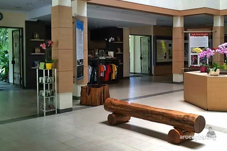 rumah anggrek kebun raya bogor
