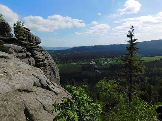 Ostatnia wierzchołkowa panorama ze Szczelińca Wielkiego. Ostatnia wierzchołkowa panorama ze Szczelińca Wielkiego.