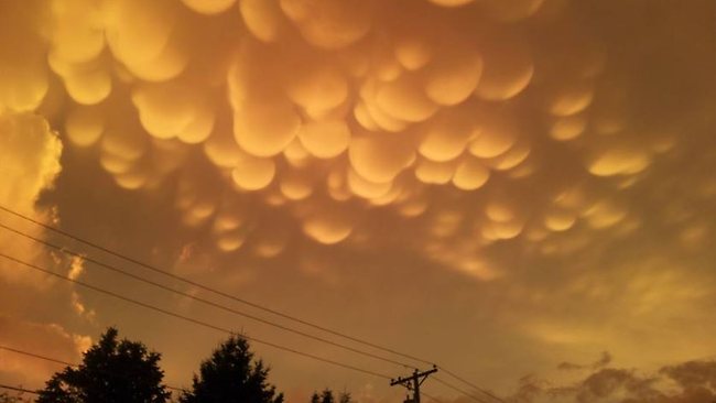 http://4.bp.blogspot.com/-dEv3iTe_ZXQ/UfBuOqQaWmI/AAAAAAAAO1Q/Y7HXXxQZon4/s1600/mammatus-clouds-us.jpg
