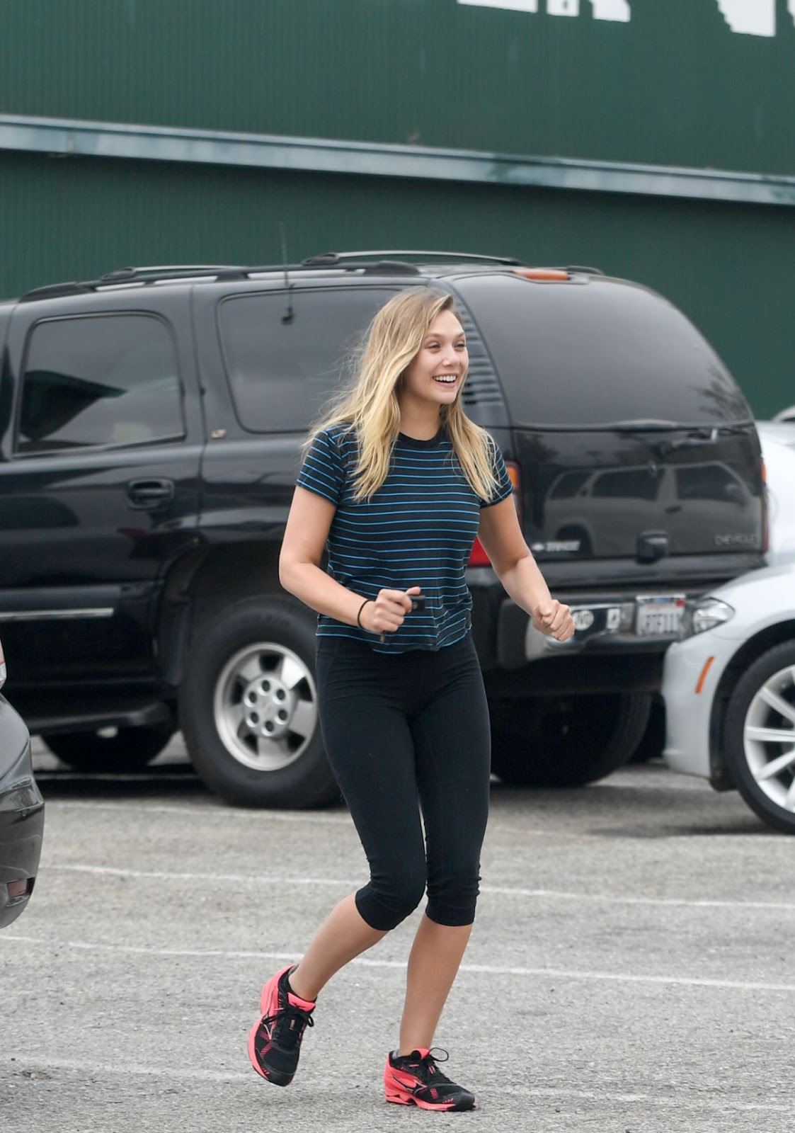 Elizabeth Olsen in Leggings Arrives at a Gym in West Hollywood, June 27