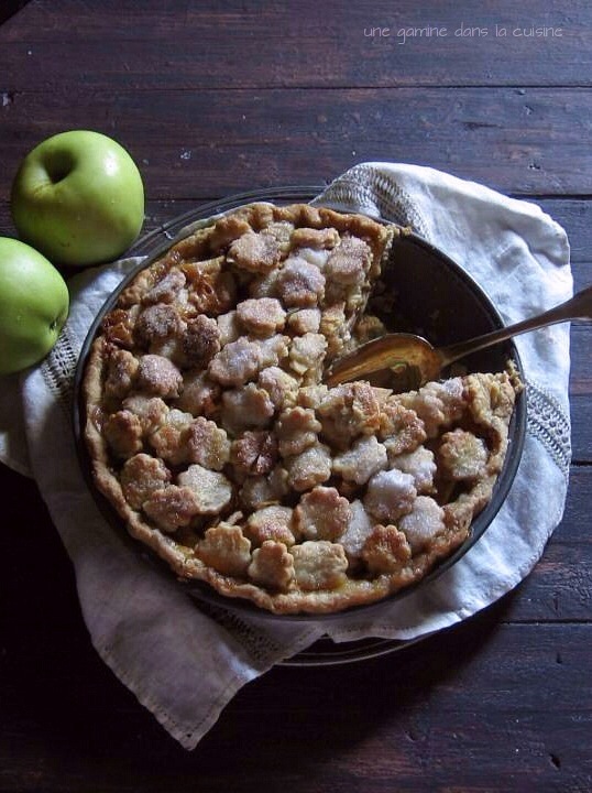 apple pie with caramel + goat cheese | une gamine dans la cuisine 