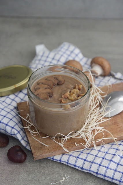 Velouté châtaignes et champignons Cuillère et saladier : Velouté châtaignes et champignons (vegan)