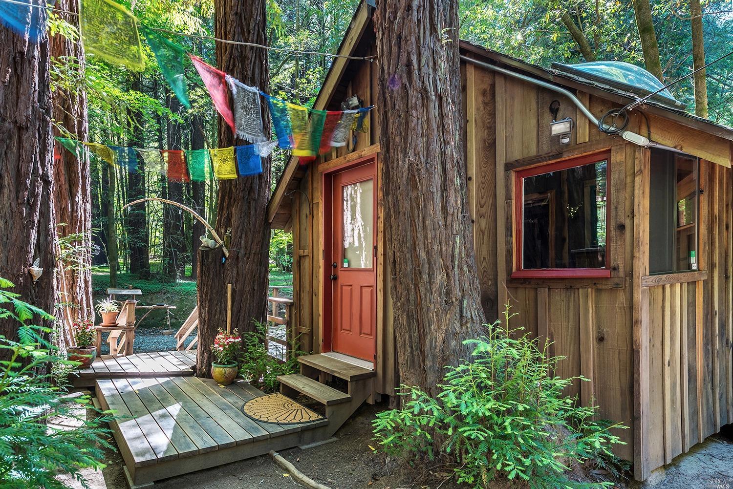 TINY HOUSE TOWN Monte Rio Cabin (324 Sq Ft)