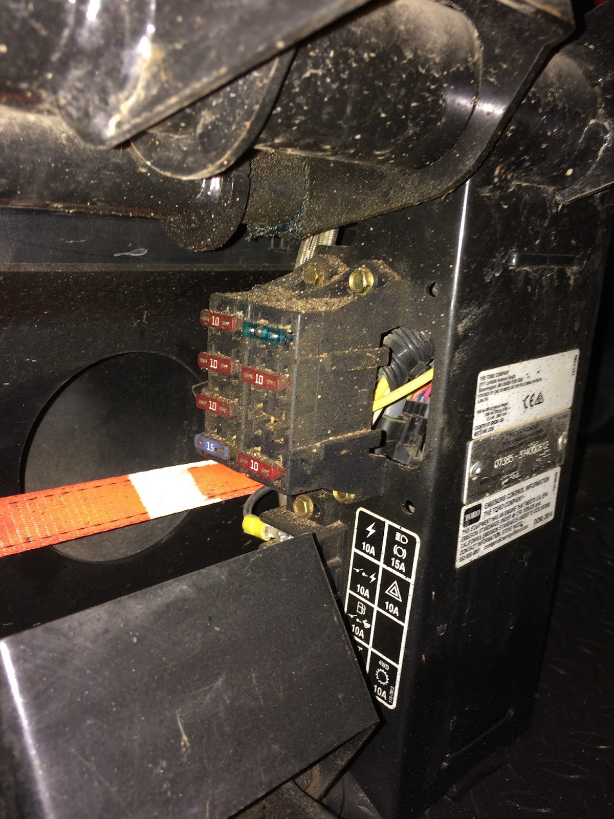 Bobs Shop Toro HDXD fuse panel moved