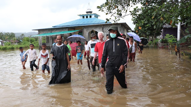 Tuasikal Abua dan Rombongan Tinjau Titik Lokasi Banjir di Masohi dan Amahai Tuasikal Abua dan Rombongan Tinjau Titik Lokasi Banjir di Masohi dan Amahai