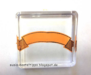 Text platzieren gestanztes banner unter dem Acrylblock