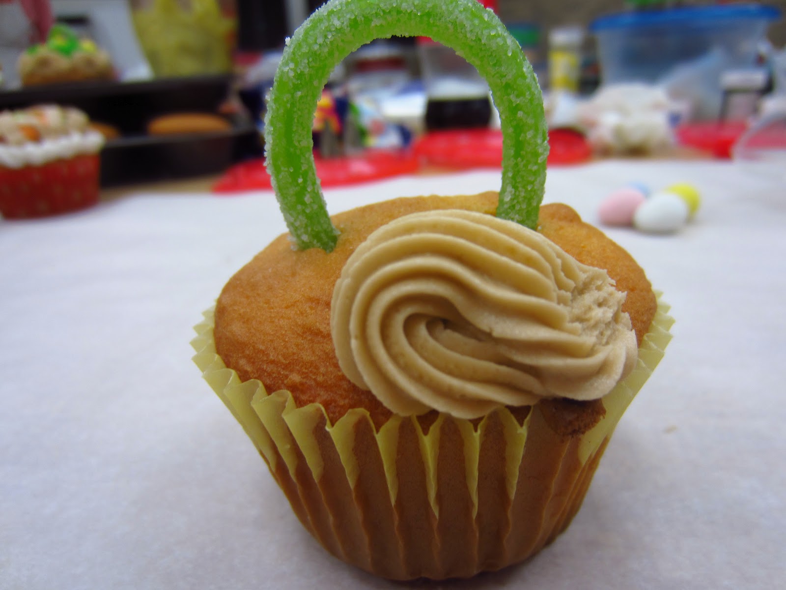 Lemanie's Randomness Easy Easter Basket Cupcakes! =)