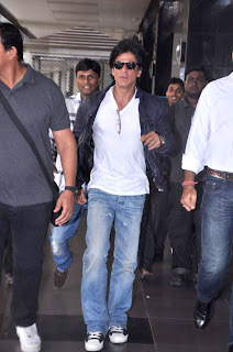 Shahrukh Khan Return from London after Yashraj film untitled movie 