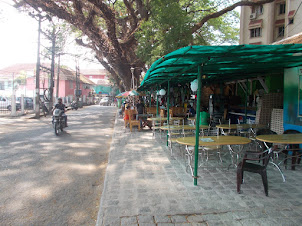 Tourist pavement restaurants in Fort Kochi