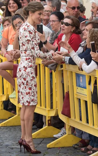 Queen Letizia wore CAROLINA HERRERA Floral Dress and LODI Pumps for visits Las Palmas on the Gran Canaria, Canary Islands