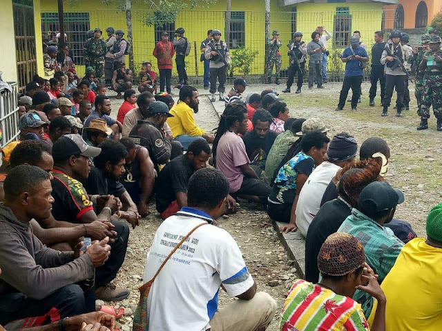 TNI-Polri Ambil Alih Markas KNPB di Wilayah Timika TNI-Polri Ambil Alih Markas KNPB di Wilayah Timika