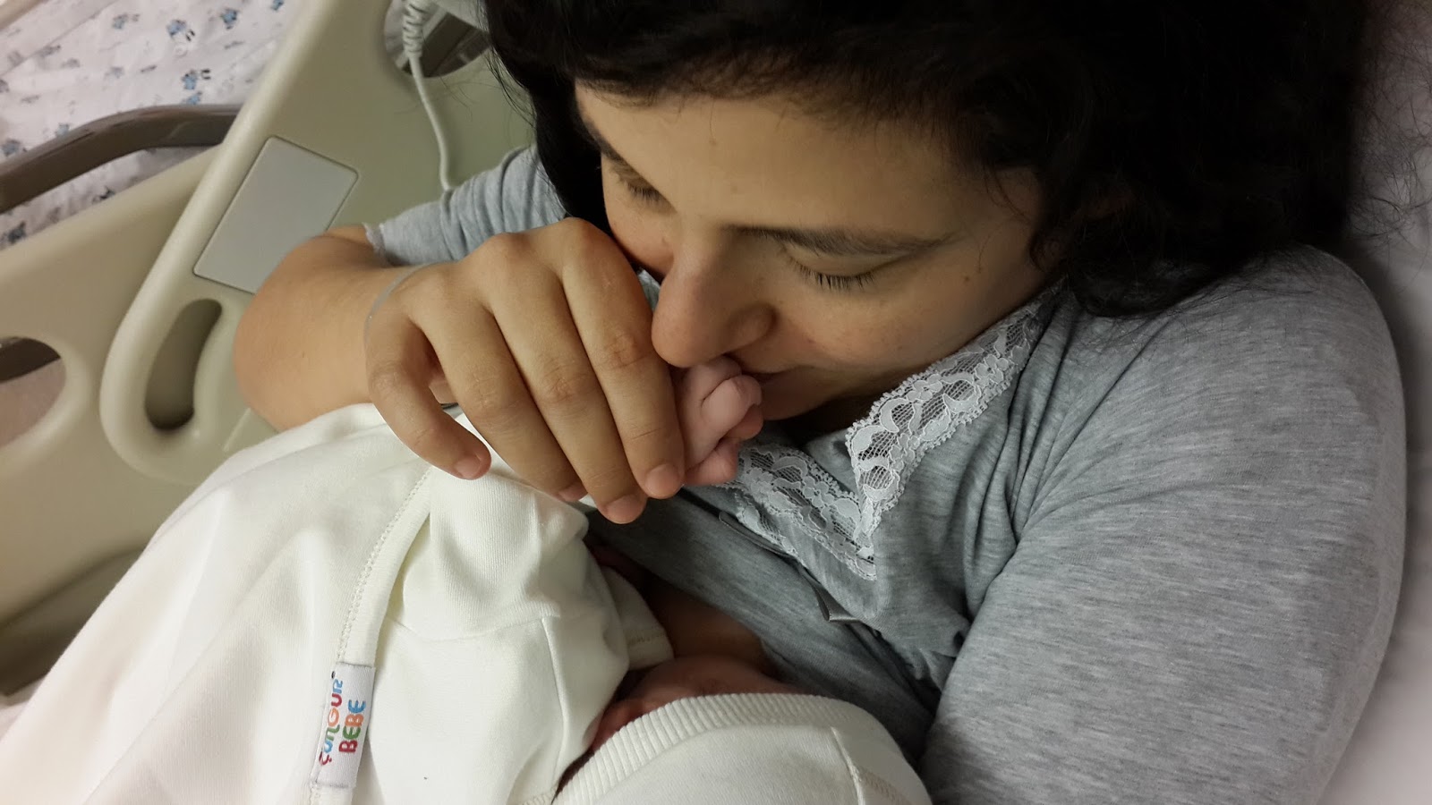 Bir özünde kışın yeni doğmuş bir bebek giyinmek nasıl: yararlı Bir özünde kışın yeni doğmuş bir bebek giyinmek nasıl: yararlı