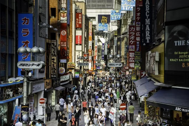 Asia travel: busy street in tokyo