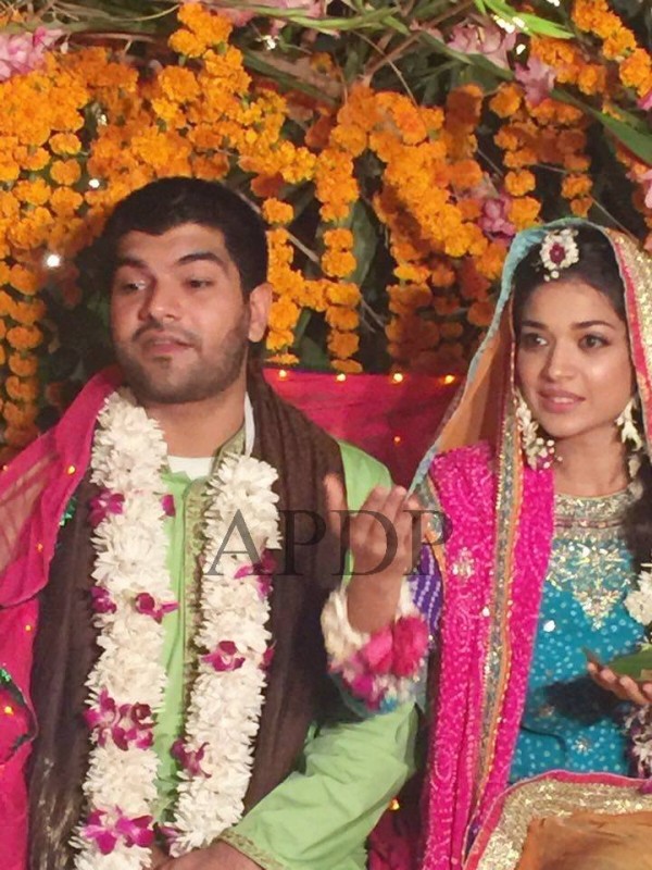 Stani Actress Sanam Jung Wedding Pics Mayon Special Just Bridal In Wedding Dress How Is She Looking What Wore That Why We Are Here To Show You Some Latest Pics Of Sanam Jung Mayon Just Have A Look