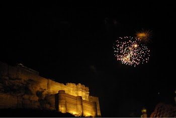 INDIA 2011: Jodhpur, fireworks explode in the sky beside the Mehrangarh fortress