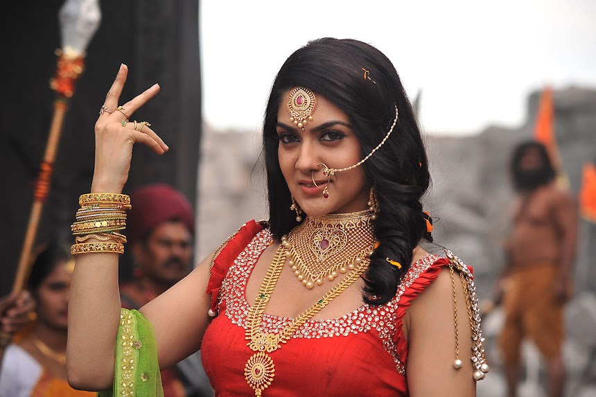 Sakshi Chaudhary in Suvarna Sundari movie