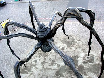 escultura maman