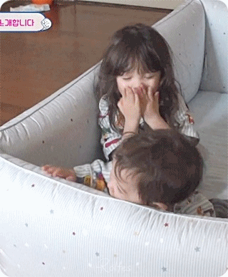 슈퍼맨이 돌아왔다 - 울산 박주호 선수 딸 나은이 선발 데뷔전 움짤.gif | 인스티즈