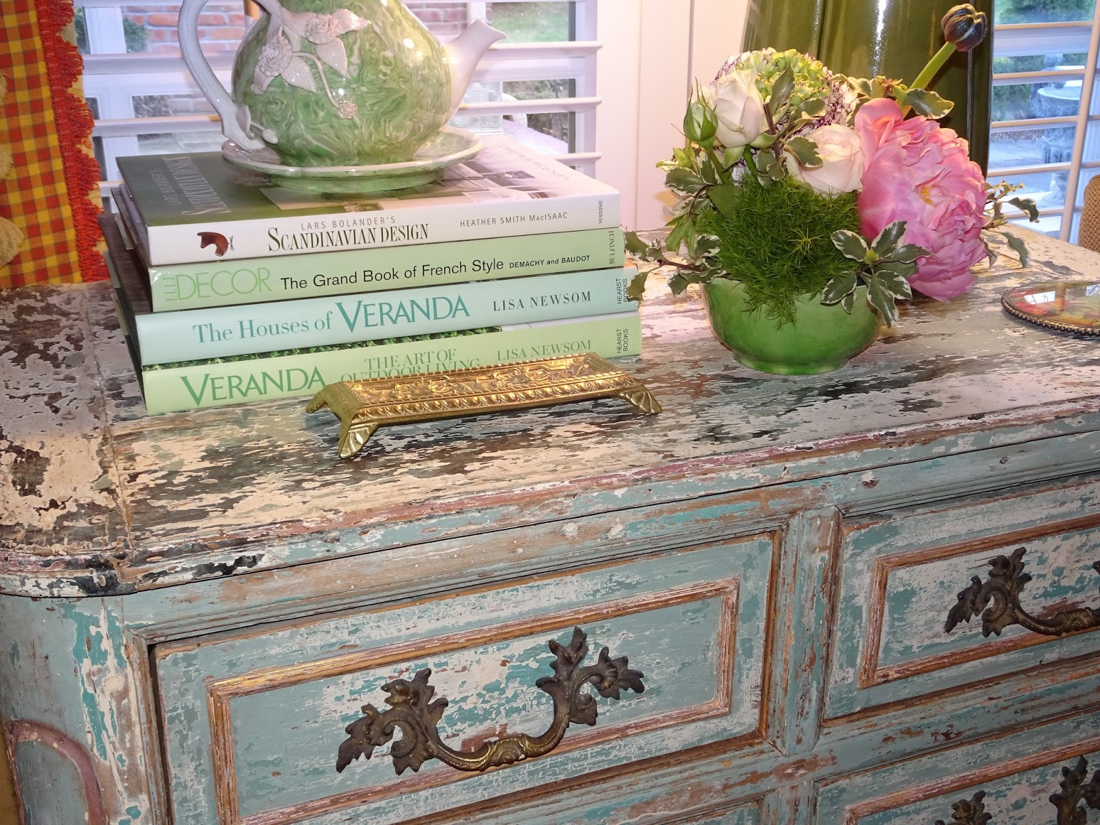 The French Tangerine decorating with books