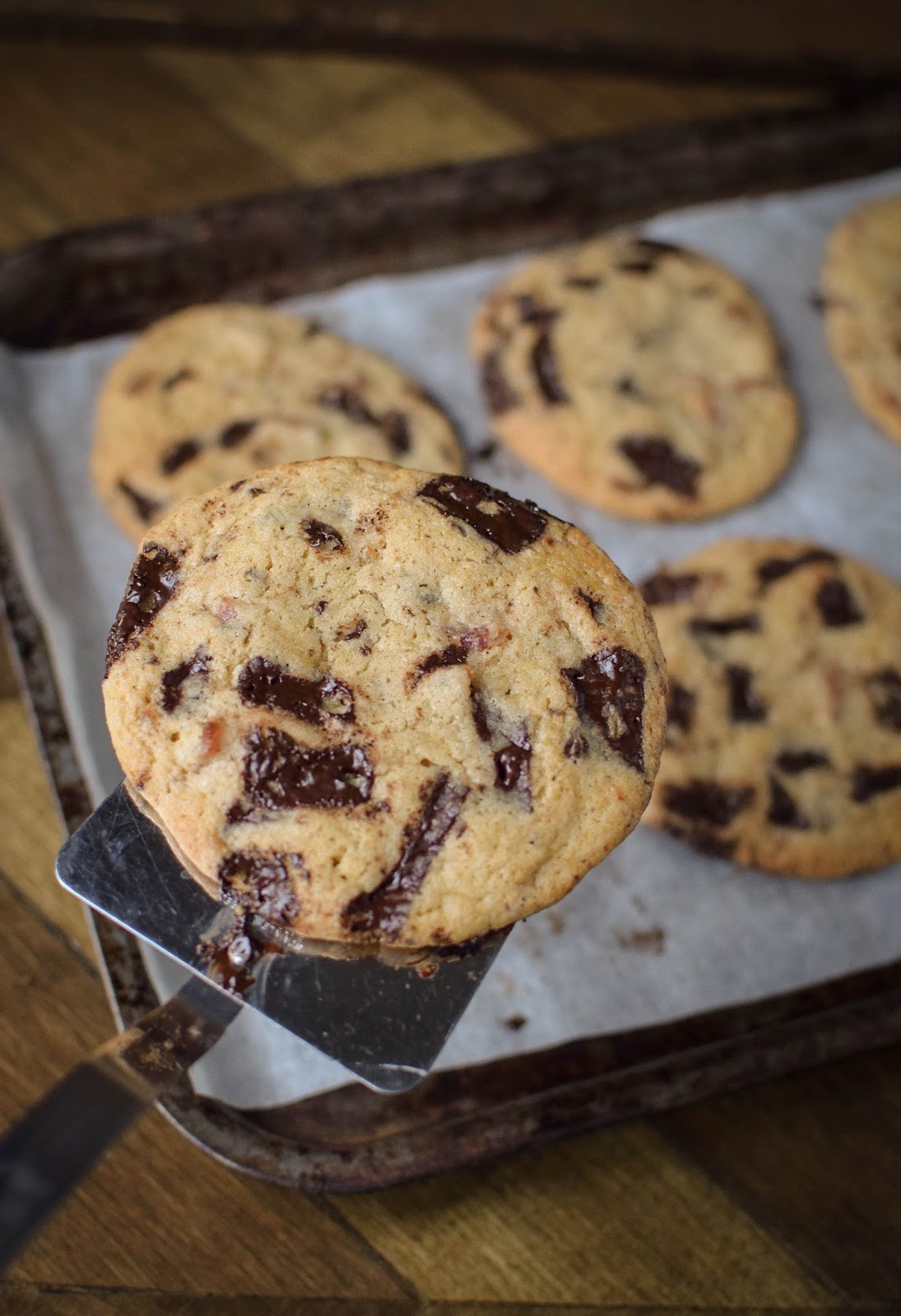 Forget about the usual boring pair of socks, treat your dad to these beer and bacon cookies this Fathers Day.