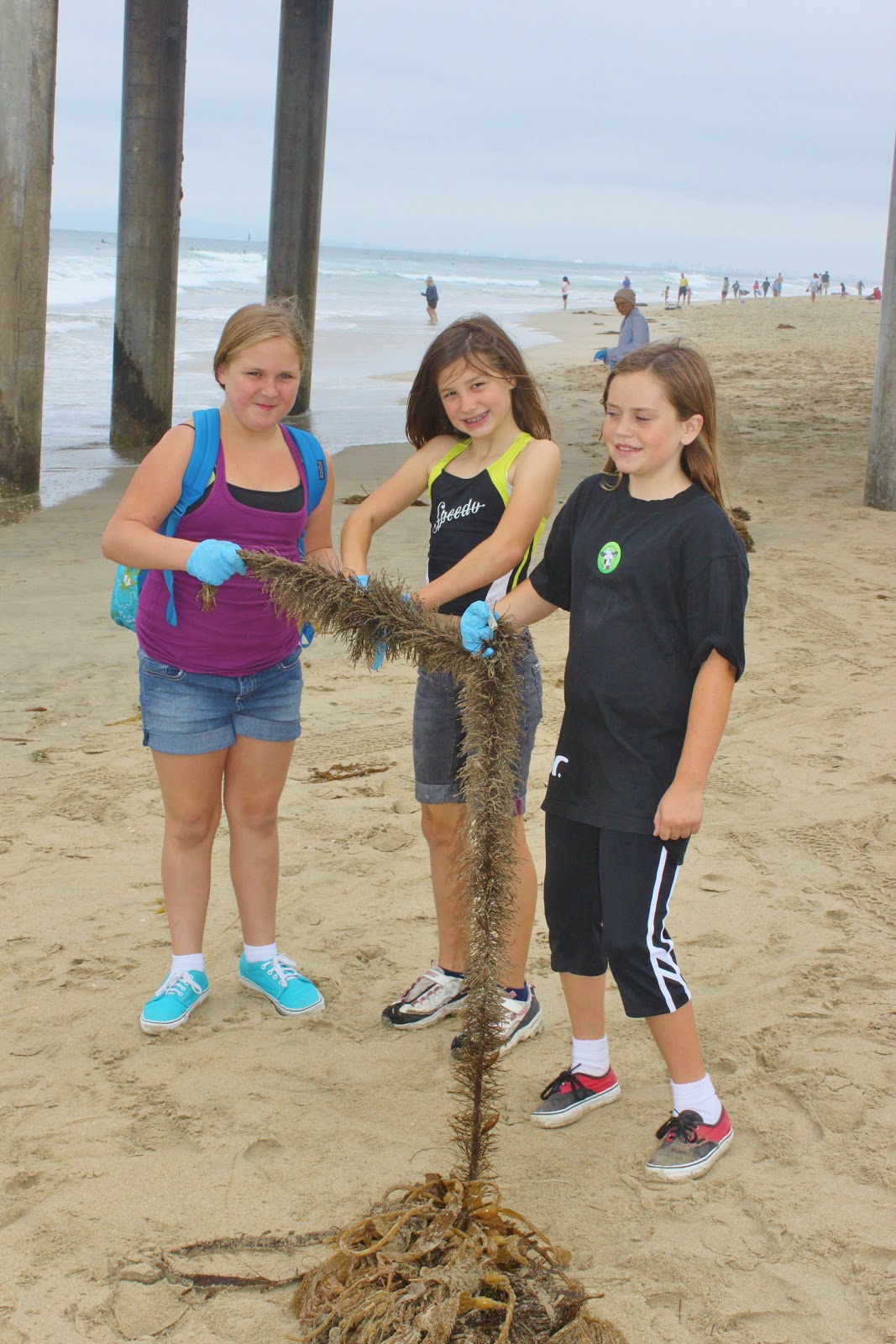 HUNTINGTON BEACH GIRL SCOUT TROOP 746 BEACH CLEAN UP DAY