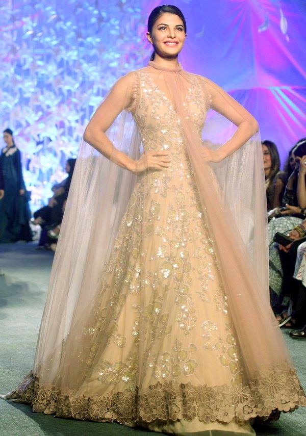 30 Manish Malhotra Outfits That Are Perfect For Your Wedding - Wedbook |  Pakistani fancy dresses, Bridal dress design, Indian bridal outfits