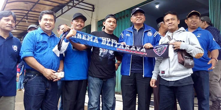 Bupati Malang Dr. H Rendra Kresna saat menghadiri HUT Aremania Korwil Sumbermanjung Wetan (Sumawe) yang ke-8.