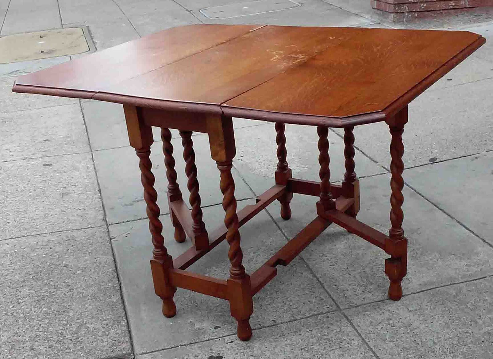 UHURU FURNITURE & COLLECTIBLES SOLD Gate Leg Drop Leaf Table 70