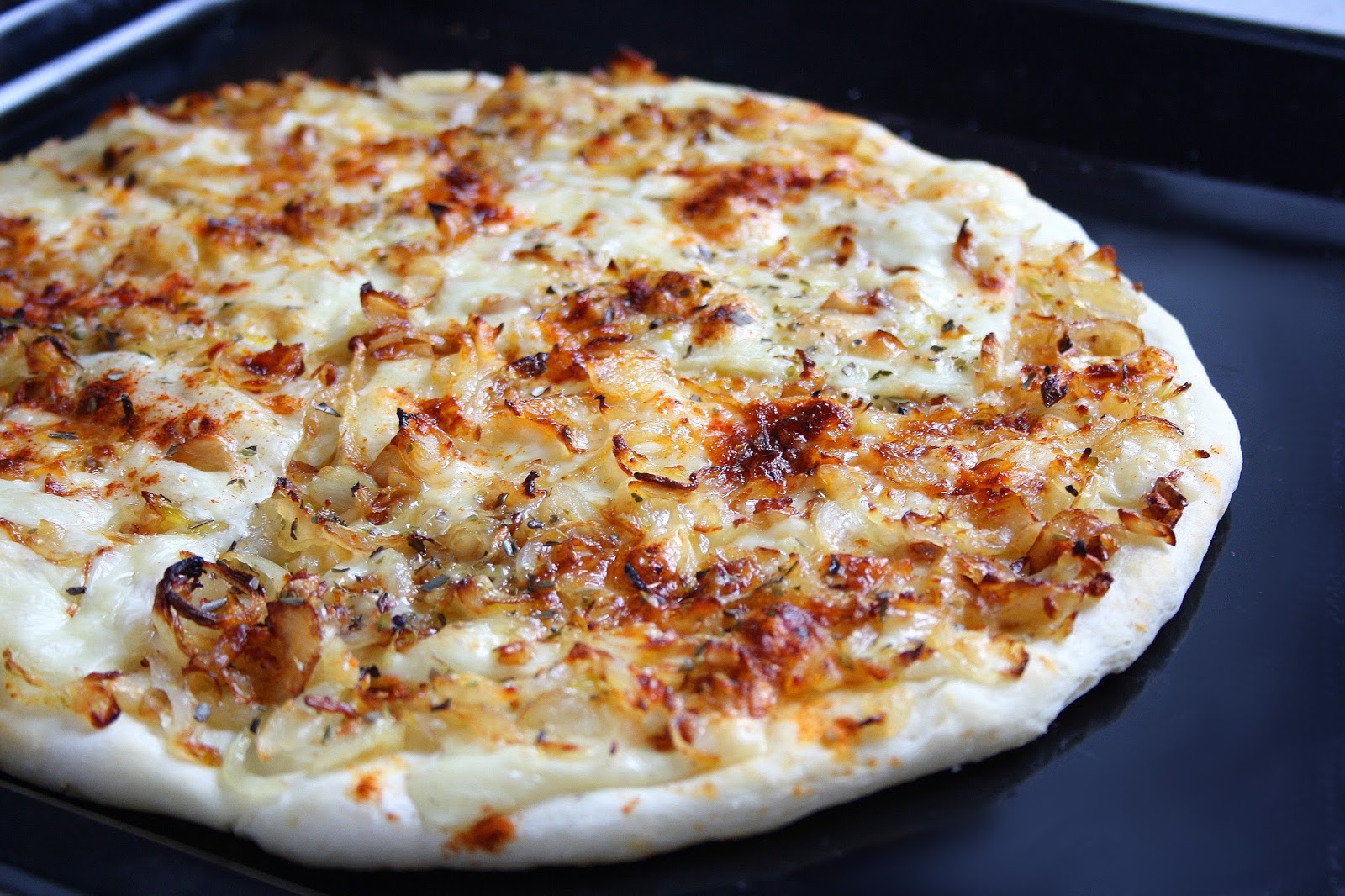 collecting memories White Onion Garlic Pizza