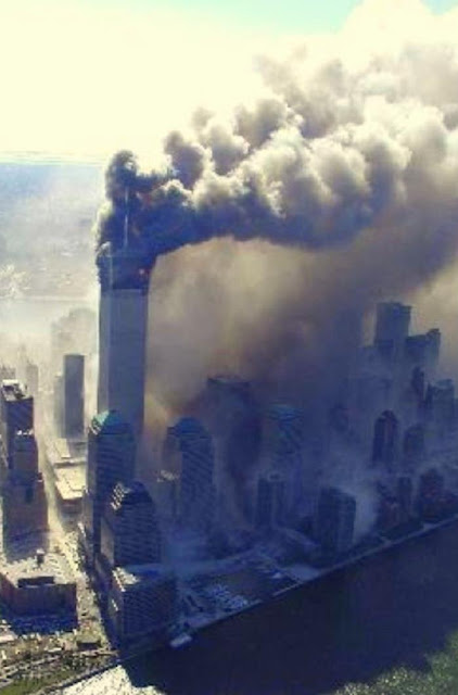 QUEDA DA PRIMEIRA TORRE EM NOVA YORK WTC ... QUEDA DA PRIMEIRA TORRE EM NOVA YORK WTC ...