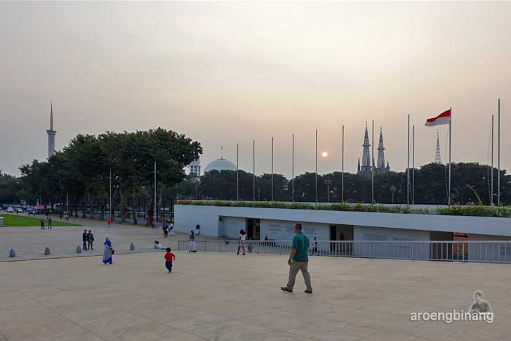 monumen pembebasan irian barat