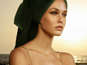 Bar Refaeli Wallpaper