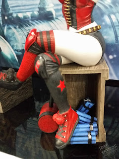 Diamond Select DC Comics Gallery PVC Statues Harley Quinn Sitting