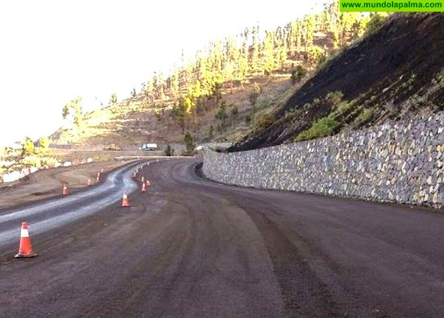 Obras Públicas inicia el asfaltado del tramo del mirador de La Fajana de la LP-2
